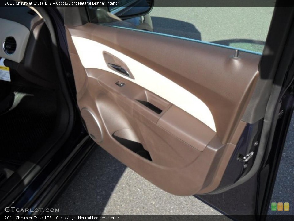 Cocoa/Light Neutral Leather Interior Door Panel for the 2011 Chevrolet Cruze LTZ #41376100