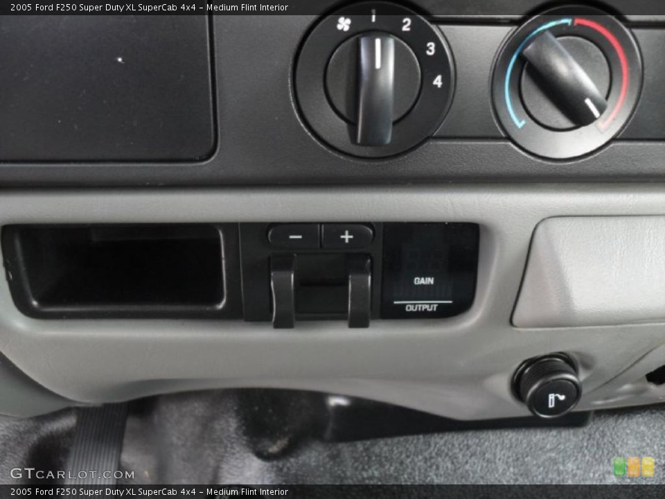 Medium Flint Interior Controls for the 2005 Ford F250 Super Duty XL SuperCab 4x4 #41382216