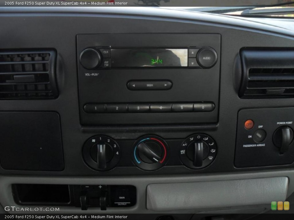 Medium Flint Interior Controls for the 2005 Ford F250 Super Duty XL SuperCab 4x4 #41382244