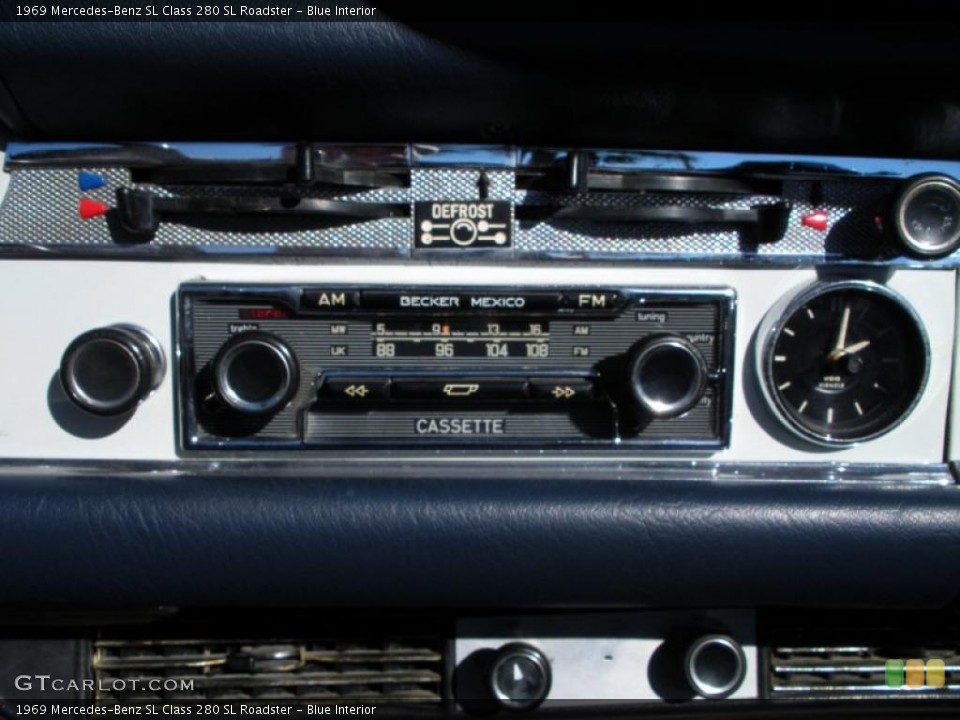 Blue Interior Controls for the 1969 Mercedes-Benz SL Class 280 SL Roadster #41387444