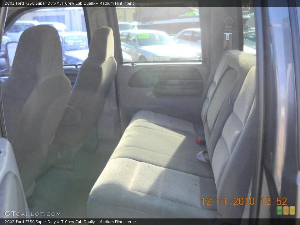 Medium Flint Interior Photo for the 2002 Ford F350 Super Duty XLT Crew Cab Dually #41390540
