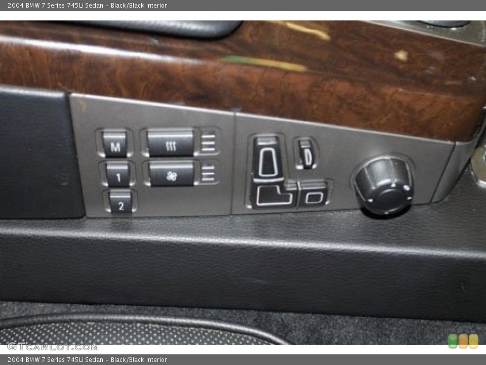 Black/Black Interior Controls for the 2004 BMW 7 Series 745Li Sedan #41390972