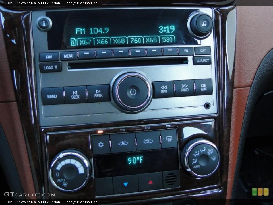 Ebony/Brick Interior Controls for the 2009 Chevrolet Malibu LTZ Sedan #41407639