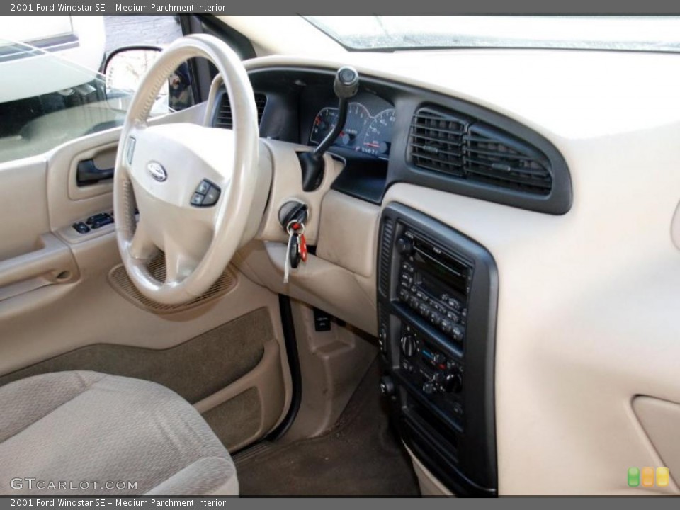 Medium Parchment Interior Photo for the 2001 Ford Windstar SE #41421959