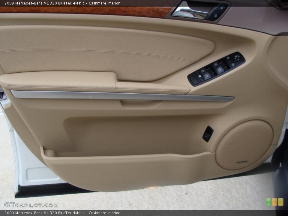 Cashmere Interior Door Panel for the 2009 Mercedes-Benz ML 320 BlueTec 4Matic #41426951