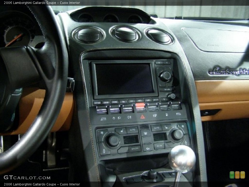 Cuoio Interior Controls for the 2006 Lamborghini Gallardo Coupe #41427023