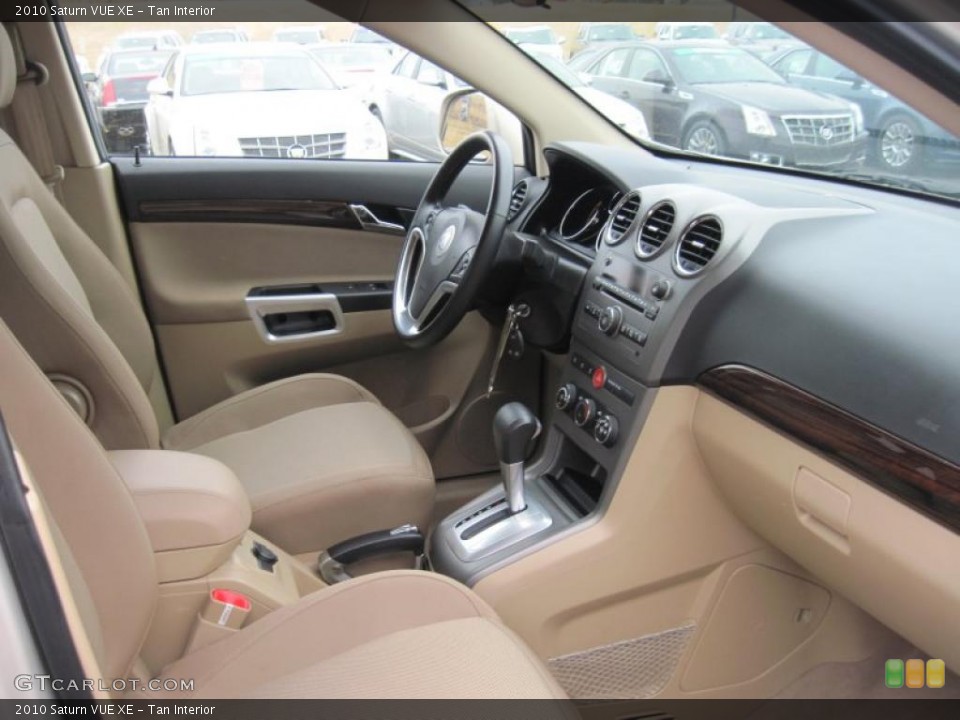 Tan Interior Photo for the 2010 Saturn VUE XE #41432191