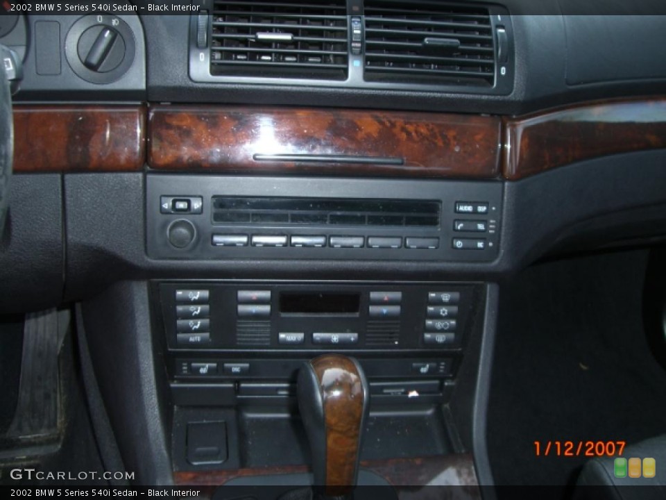 Black Interior Controls for the 2002 BMW 5 Series 540i Sedan #41438647