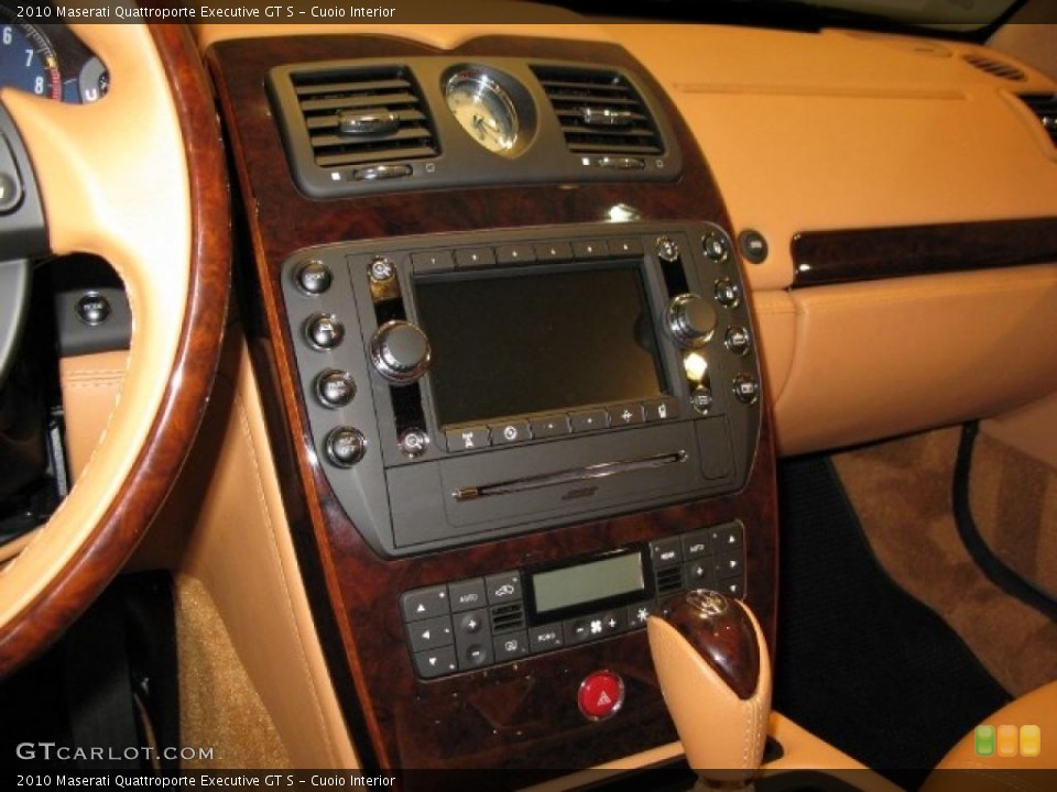 Cuoio Interior Controls for the 2010 Maserati Quattroporte Executive GT S #41462538