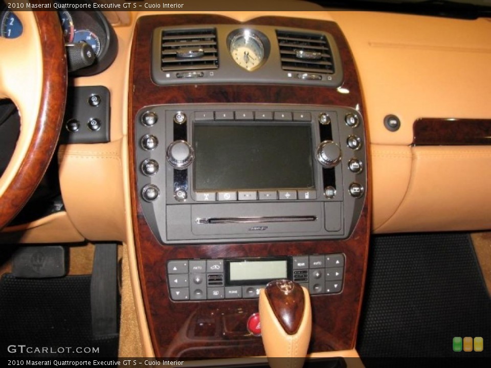 Cuoio Interior Controls for the 2010 Maserati Quattroporte Executive GT S #41462554