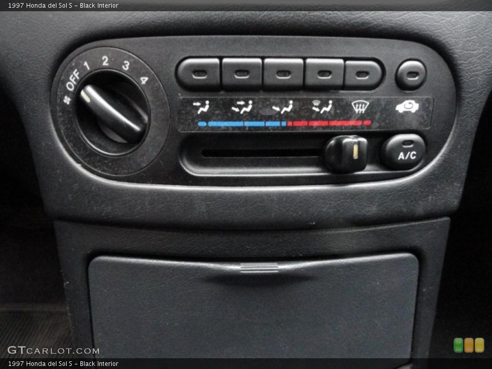 Black Interior Controls for the 1997 Honda del Sol S #41464674