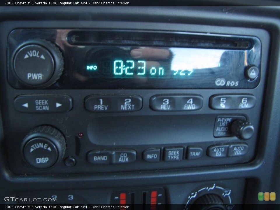 Dark Charcoal Interior Controls for the 2003 Chevrolet Silverado 1500 Regular Cab 4x4 #41464782