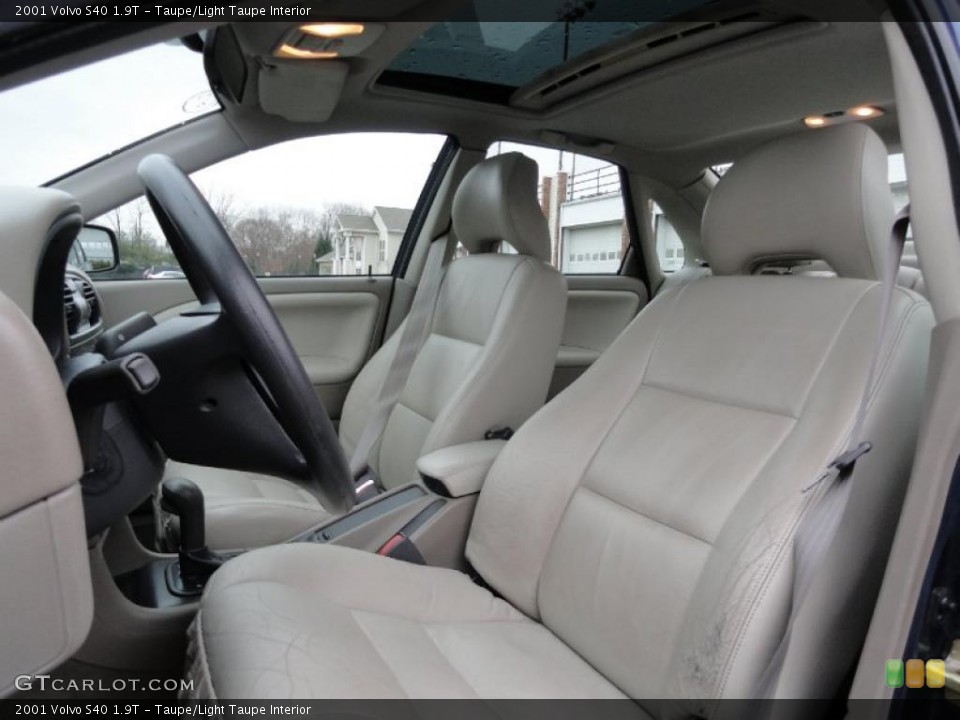 Taupe/Light Taupe Interior Photo for the 2001 Volvo S40 1.9T #41465962