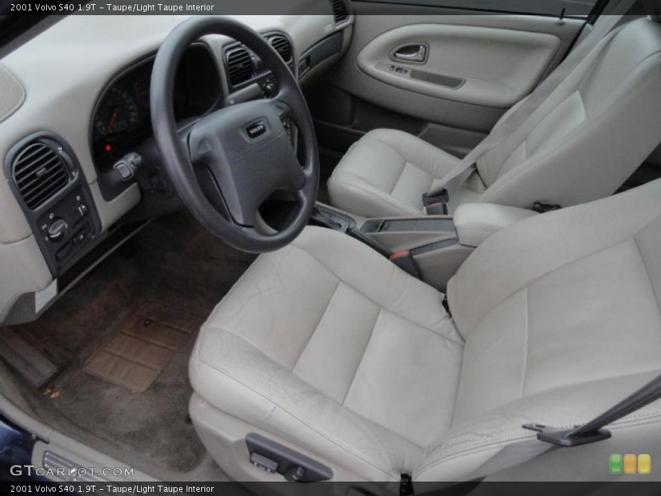 Taupe/Light Taupe Interior Photo for the 2001 Volvo S40 1.9T #41465976