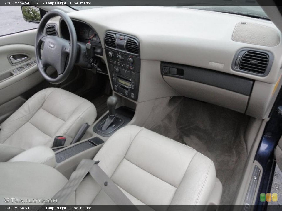 Taupe/Light Taupe Interior Photo for the 2001 Volvo S40 1.9T #41466010