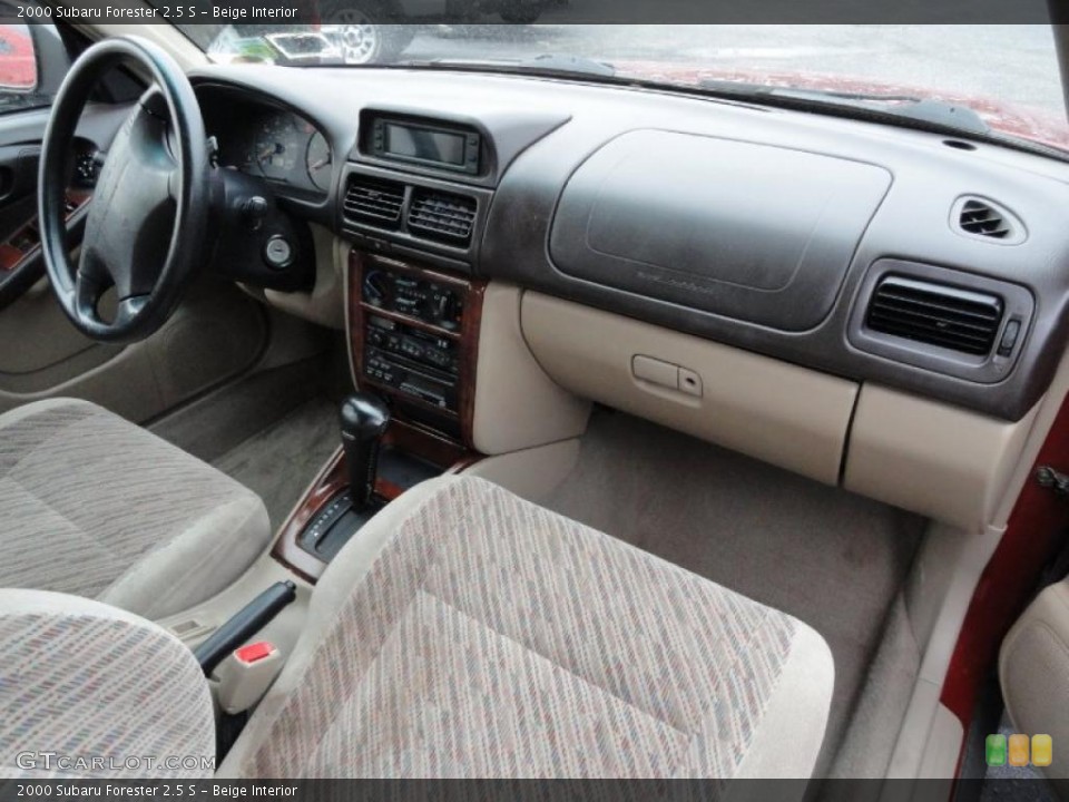 Beige Interior Dashboard for the 2000 Subaru Forester 2.5 S #41466758