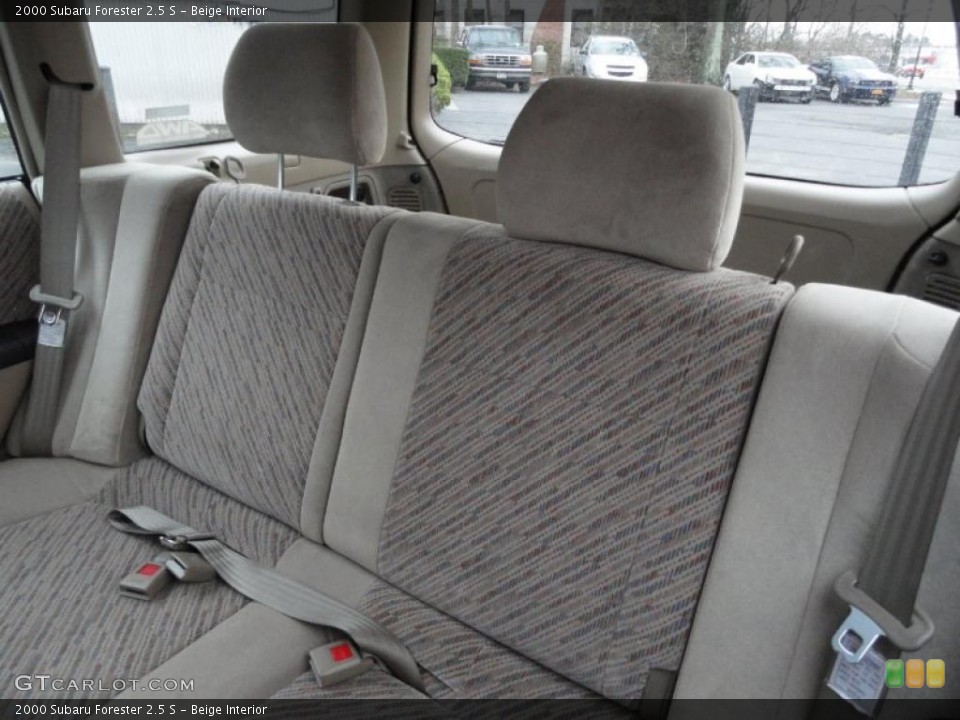 Beige Interior Photo for the 2000 Subaru Forester 2.5 S #41466822