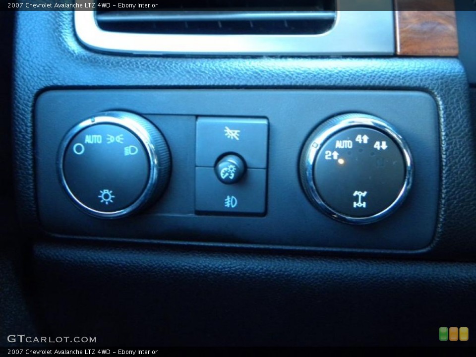 Ebony Interior Controls for the 2007 Chevrolet Avalanche LTZ 4WD #41469659