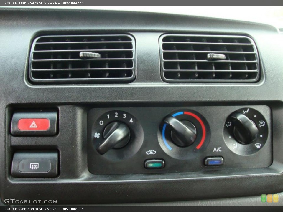 Dusk Interior Controls for the 2000 Nissan Xterra SE V6 4x4 #41475923