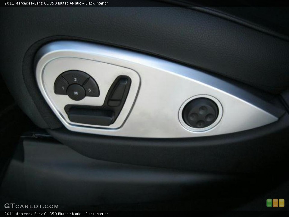 Black Interior Controls for the 2011 Mercedes-Benz GL 350 Blutec 4Matic #41491951