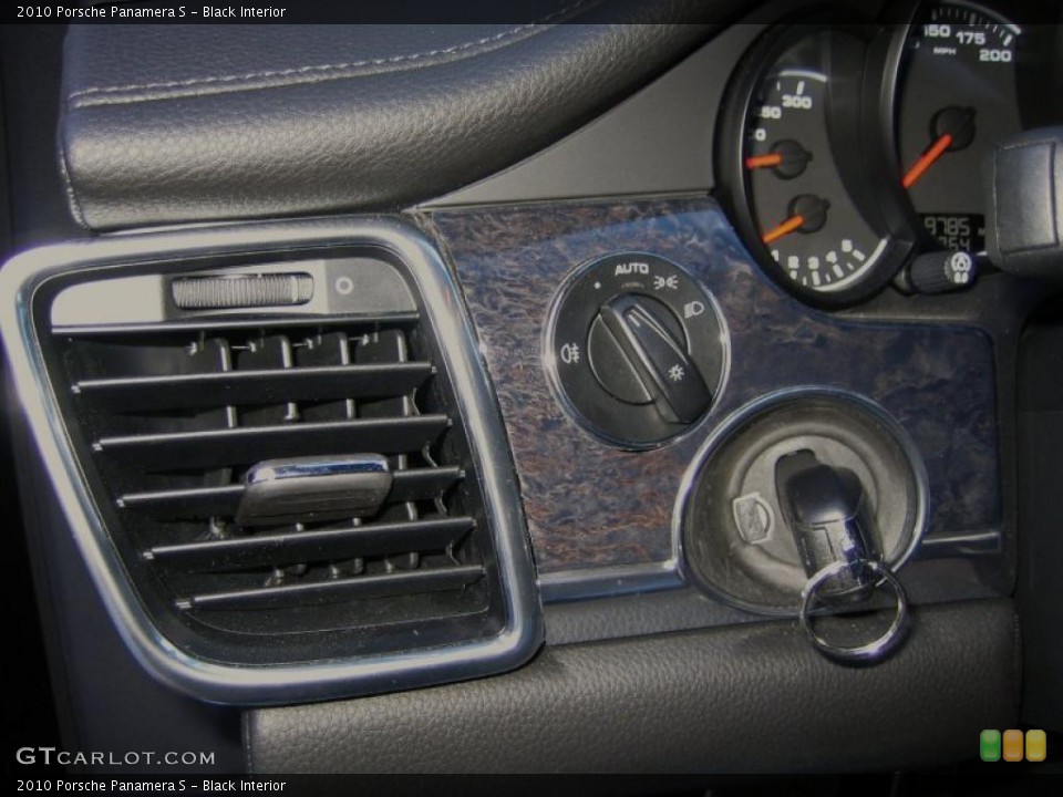 Black Interior Controls for the 2010 Porsche Panamera S #41500618