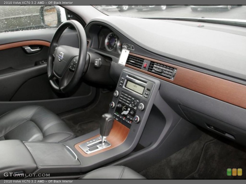 Off Black Interior Photo for the 2010 Volvo XC70 3.2 AWD #41512341