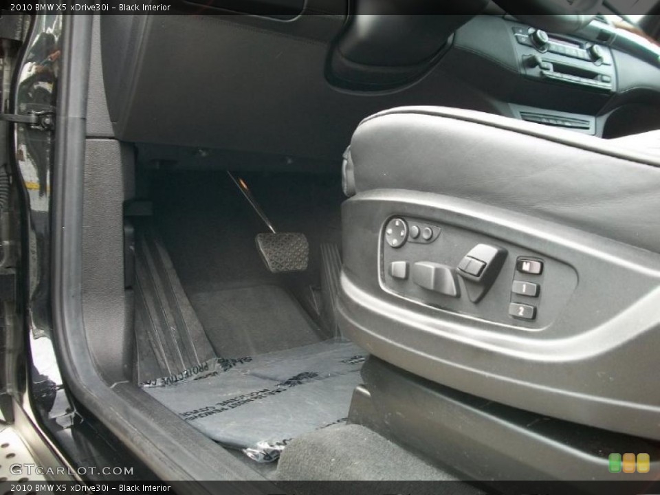 Black Interior Controls for the 2010 BMW X5 xDrive30i #41524713