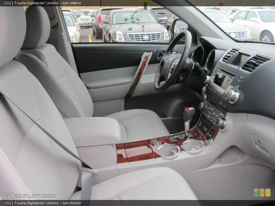 Ash Interior Photo for the 2011 Toyota Highlander Limited #41528797