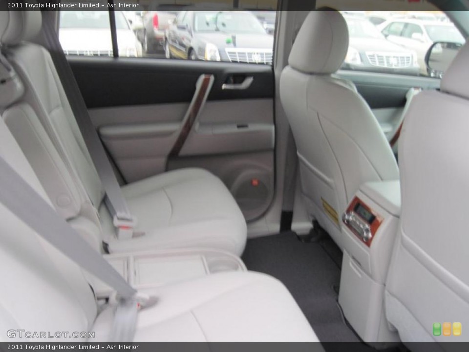 Ash Interior Photo for the 2011 Toyota Highlander Limited #41528813