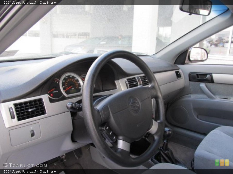 Gray Interior Photo for the 2004 Suzuki Forenza S #41550574