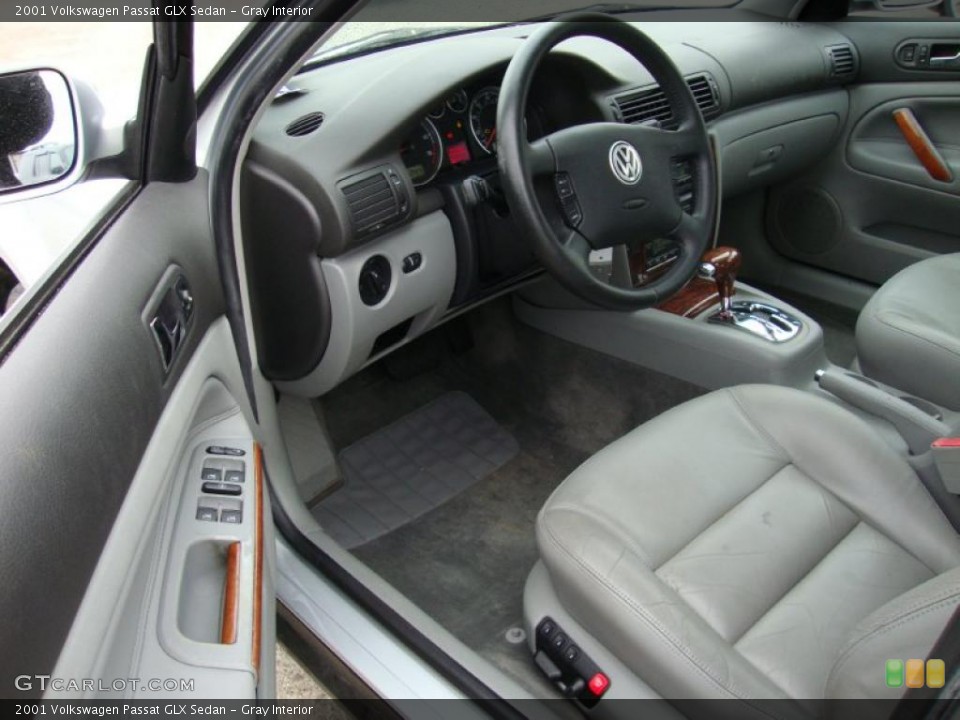 Gray Interior Photo for the 2001 Volkswagen Passat GLX Sedan #41555530