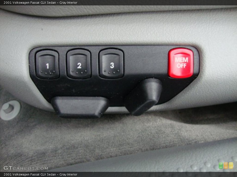Gray Interior Controls for the 2001 Volkswagen Passat GLX Sedan #41555594