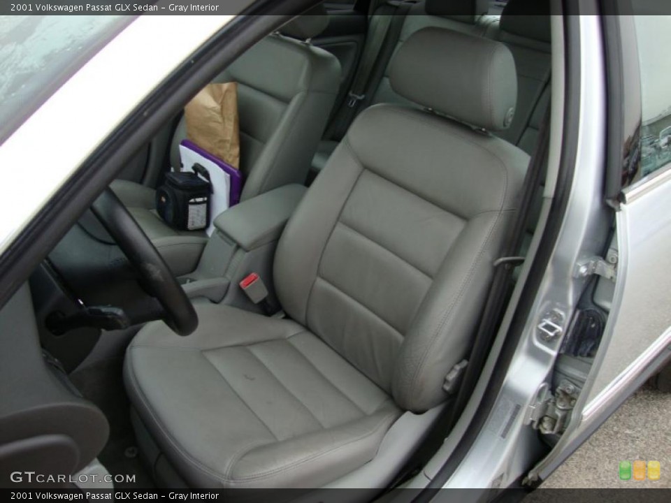 Gray Interior Photo for the 2001 Volkswagen Passat GLX Sedan #41555614