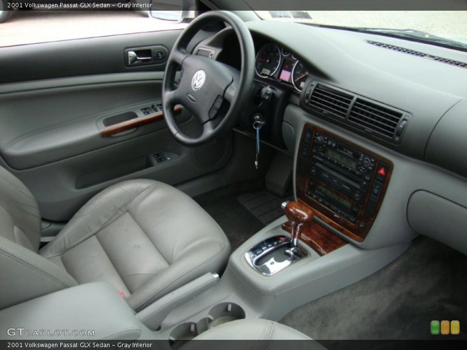 Gray Interior Photo for the 2001 Volkswagen Passat GLX Sedan #41555650