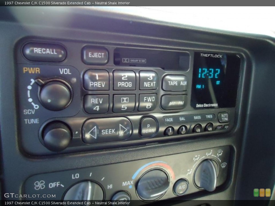 Neutral Shale Interior Controls for the 1997 Chevrolet C/K C1500 Silverado Extended Cab #41555654