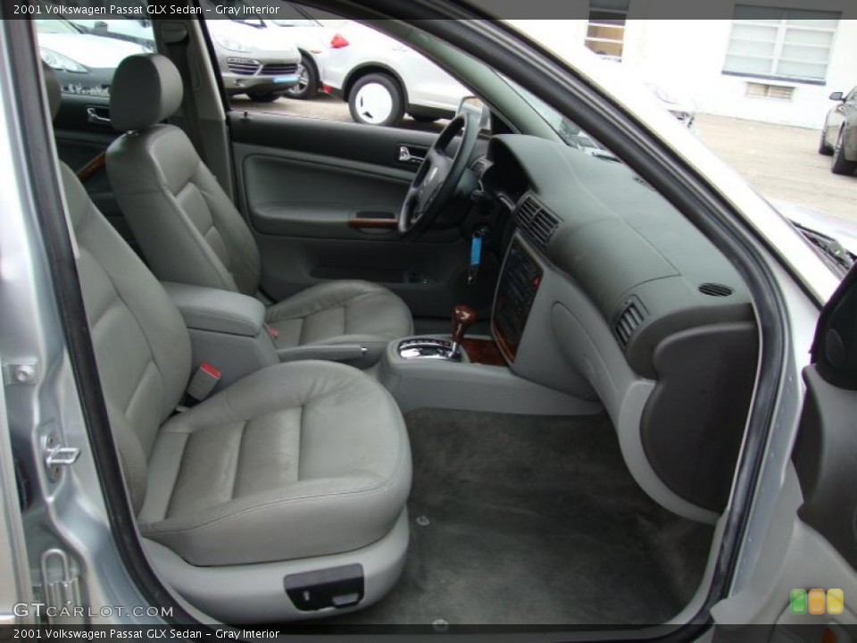 Gray Interior Photo for the 2001 Volkswagen Passat GLX Sedan #41555666