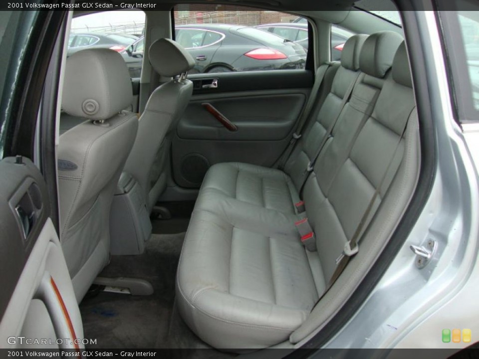 Gray Interior Photo for the 2001 Volkswagen Passat GLX Sedan #41555746