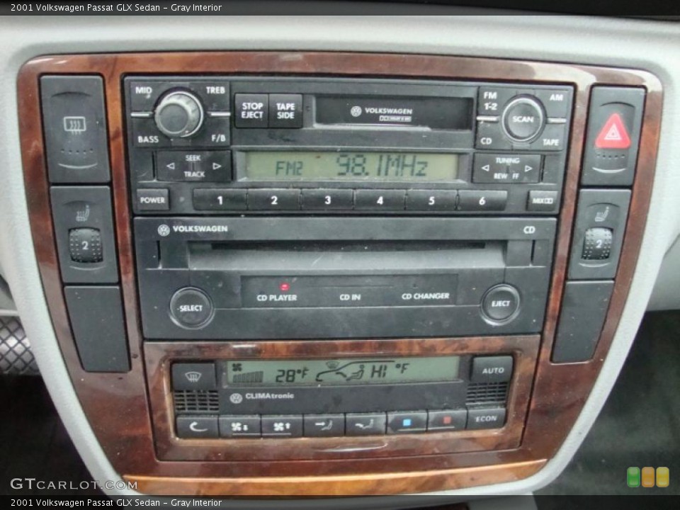 Gray Interior Controls for the 2001 Volkswagen Passat GLX Sedan #41555990