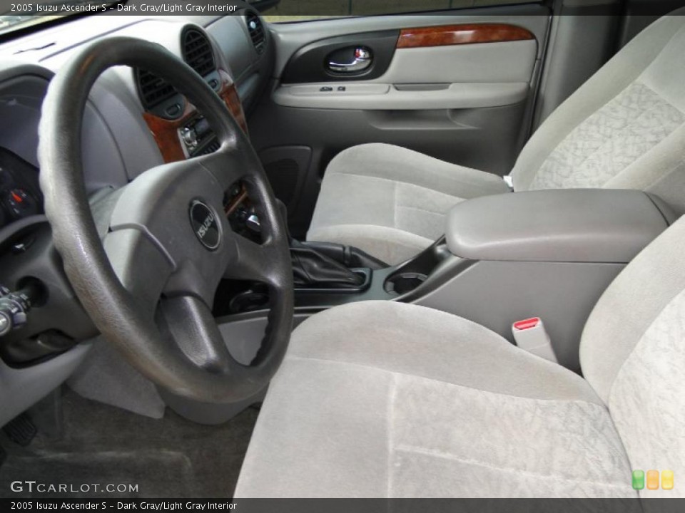 Dark Gray/Light Gray Interior Photo for the 2005 Isuzu Ascender S #41557802