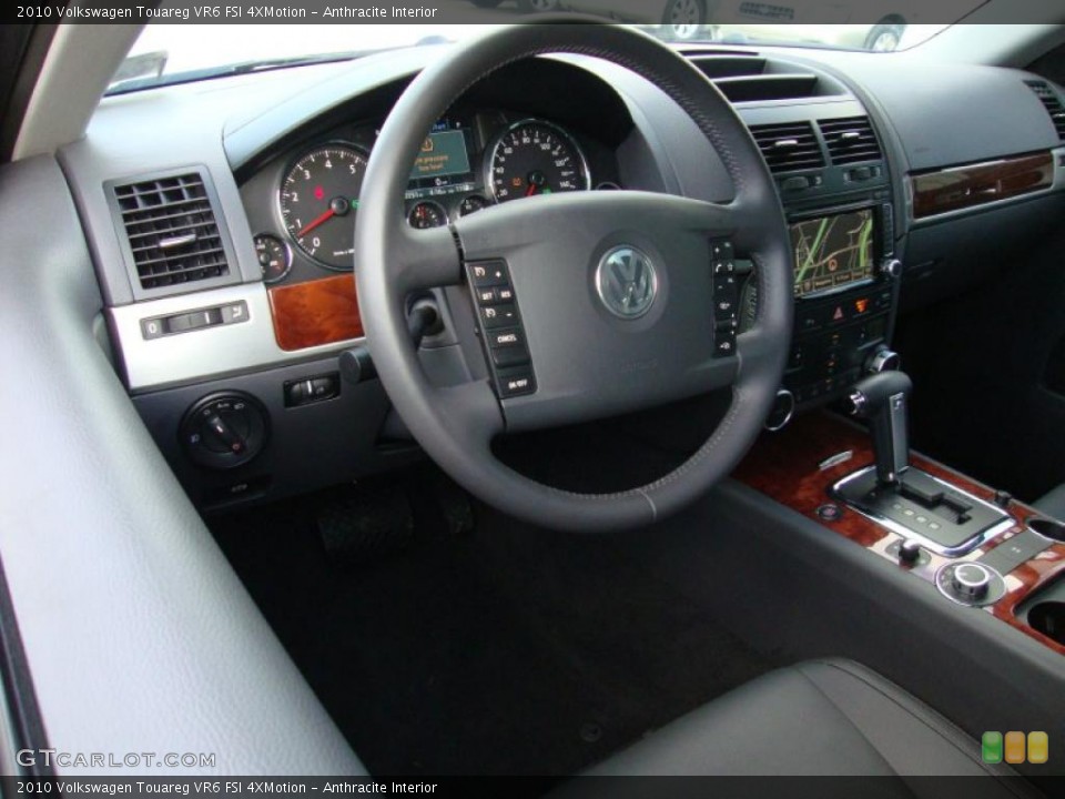 Anthracite Interior Photo for the 2010 Volkswagen Touareg VR6 FSI 4XMotion #41560423