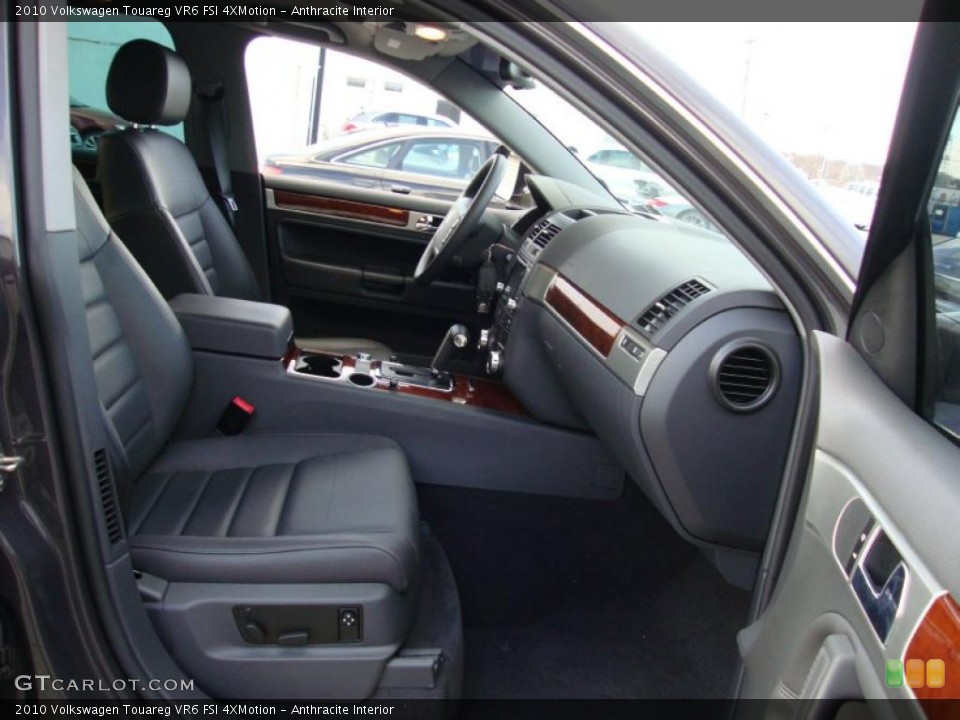 Anthracite Interior Photo for the 2010 Volkswagen Touareg VR6 FSI 4XMotion #41560543