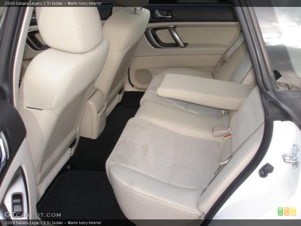 Warm Ivory Interior Photo for the 2009 Subaru Legacy 2.5i Sedan #41580079