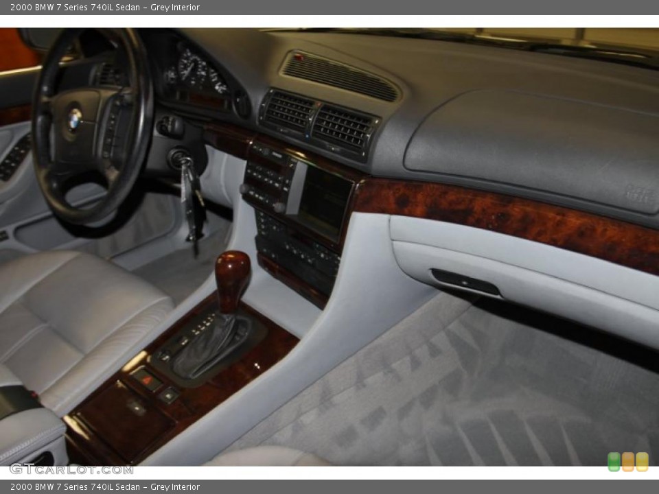 Grey Interior Dashboard for the 2000 BMW 7 Series 740iL Sedan #41587967