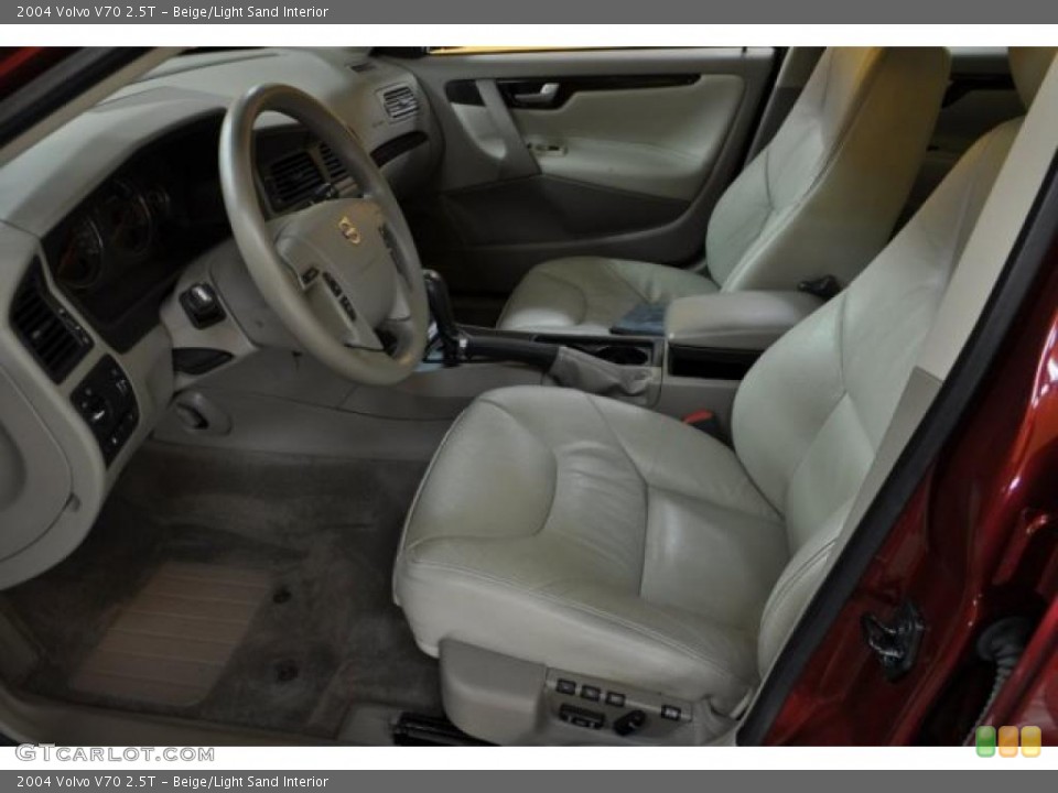 Beige/Light Sand Interior Photo for the 2004 Volvo V70 2.5T #41599593