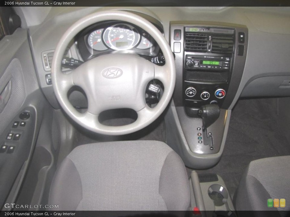 Gray Interior Dashboard for the 2006 Hyundai Tucson GL #41607333