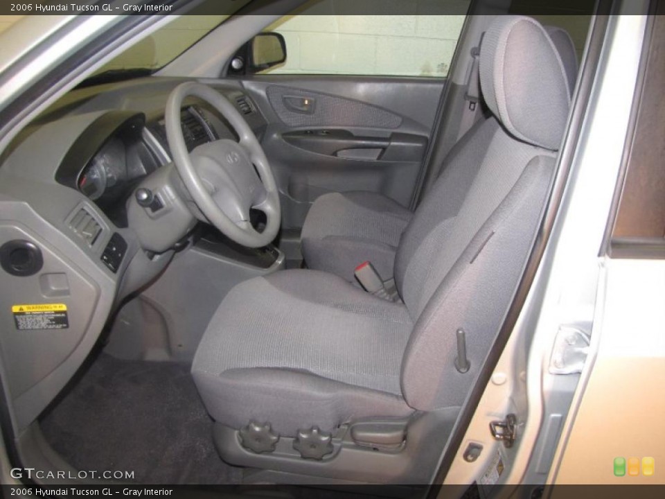 Gray Interior Photo for the 2006 Hyundai Tucson GL #41607389