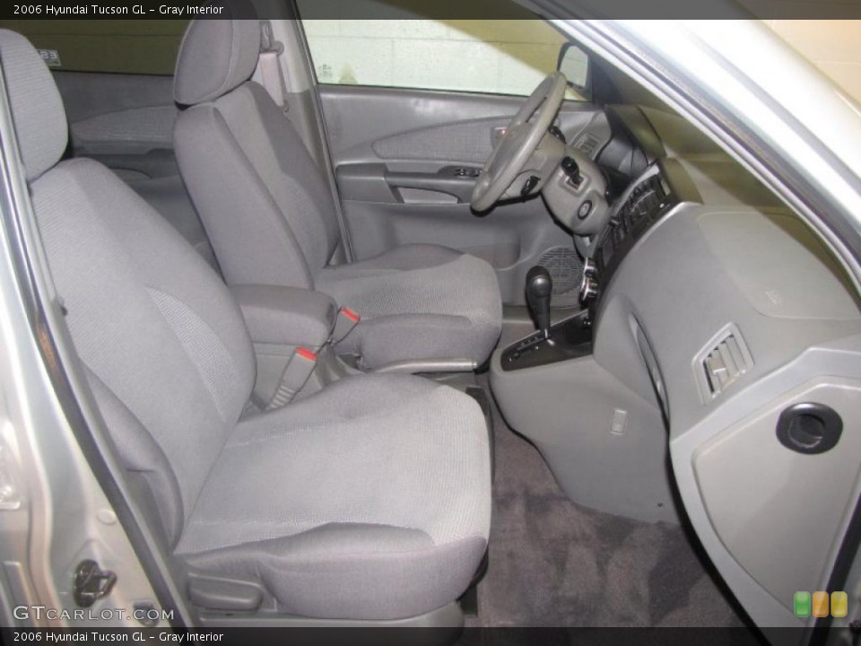 Gray Interior Photo for the 2006 Hyundai Tucson GL #41607441