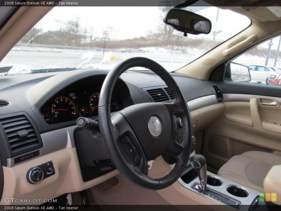 Tan Interior Photo for the 2008 Saturn Outlook XE AWD #41610720