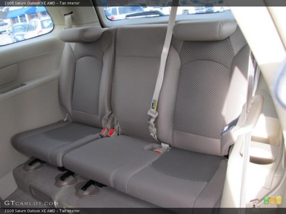 Tan Interior Photo for the 2008 Saturn Outlook XE AWD #41610868