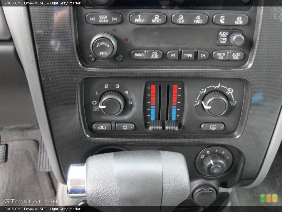 Light Gray Interior Controls for the 2006 GMC Envoy XL SLE #41615092